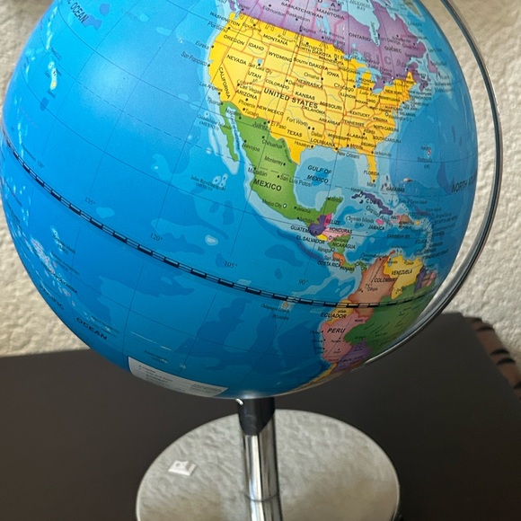 Illuminated Globe with Constellations - Picture 8 of 11